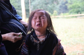 Small crying girl in Sapa